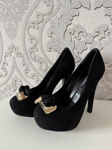 туфли на каблуках 37 размер: Черные женские туфли-лодочки на высоком каблуке размер 35 - Материал