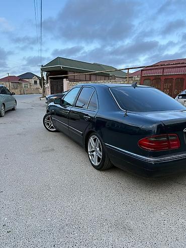 w210 amg: Mercedes-Benz E-Class: 2.3 l | 1996 il Sedan — 4
