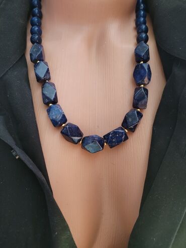 brushaltet crni b beli: Lapis lazuli ogrlica