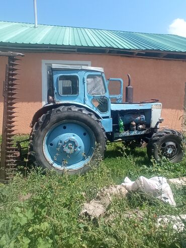 разбор корейских авто бишкек: Сельскохозяйственный трактор голубого цвета с кабиной, предназначенный