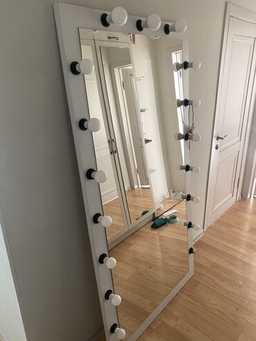 зеркало самоклейка: Высота 2 метра ширина не знаю больше Все работает 10000 сом Кто сам