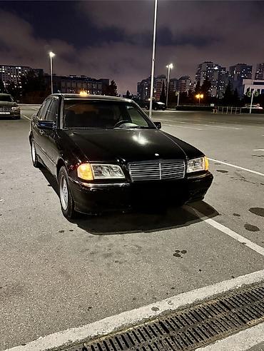 skoda octavia: Mercedes-Benz 230: 2.3 l | 1998 il Sedan — 2