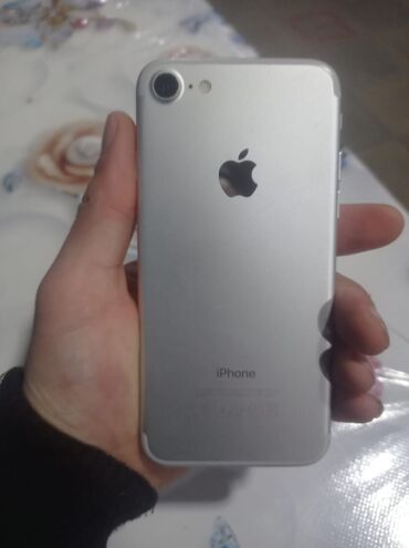 Apple iPhone: IPhone 7, 128 GB, Gümüşü, Barmaq izi