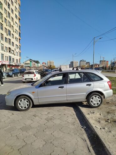 Mazda: Mazda 323: 2002 г., 1.3 л, Механика, Бензин, Хэтчбэк