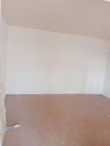 Həyət evləri və villaların satışı: Satılır: həyət evi - Tip: 1 mərtəbə (yüksək kürsülü), daş divarlar — 8