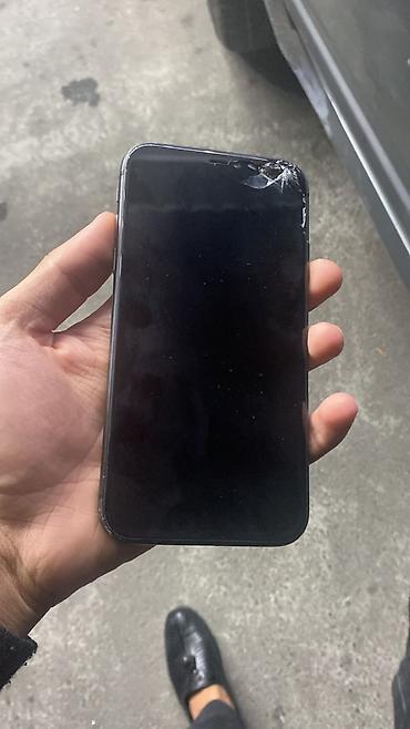 ayfonu 11: IPhone 11, 64 GB — 2