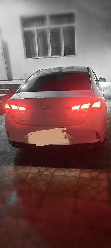 sonata 2003: Hyundai Sonata – ağ rəngli, sedan kuzovlu. Şık və aerodinamik dizayn — 8