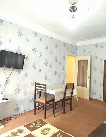 1 otaql: Evdə tək gənc xanım qalır bir nəfər otaq yoldaşı axtarılır. Evdə 2 — 2