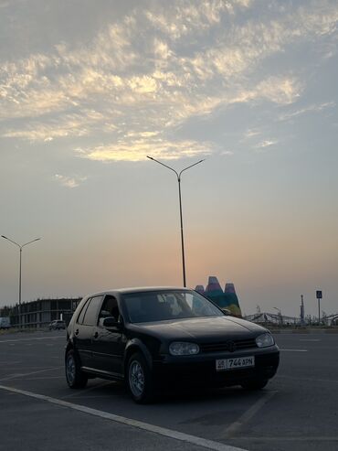 автомобиль гольф: Volkswagen Golf: 2002 г., 1.6 л, Механика, Бензин