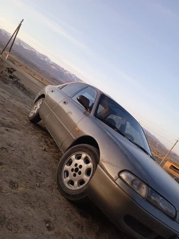 Mazda: Mazda 626: 1992 г., 1.8 л, Механика, Бензин, Седан
