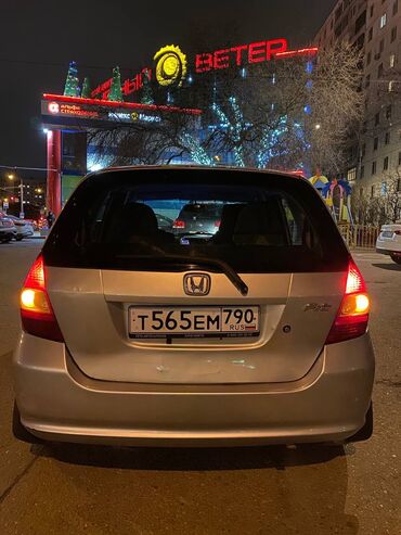 колф 3: Honda Fit: 2002 г., 1.3 л, Автомат, Бензин