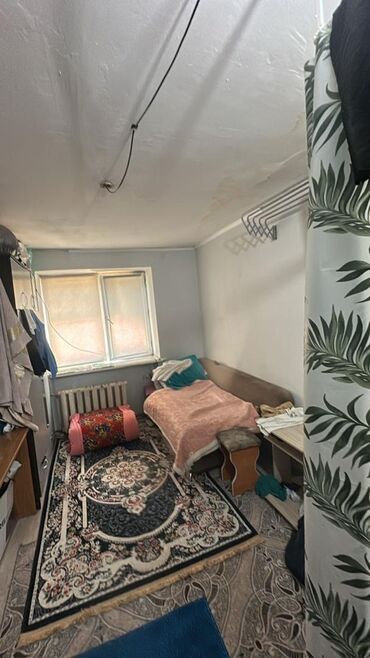 вторичное жилье: 1 бөлмө, 12 кв. м, Жатакана жана мейманкана түрүндө, 1 кабат, Косметикалык ремонт