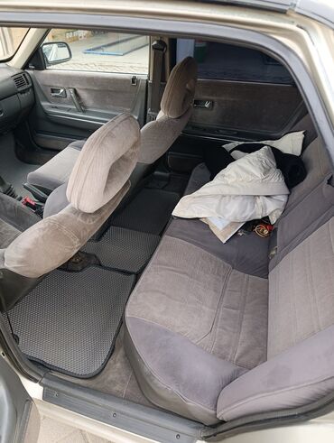 Mazda: Mazda 626: 1991 г., 2 л, Механика, Бензин, Седан — 10