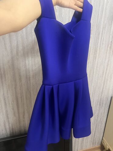 Dəstlər, kostyumlar: Qadın geyimləri dəsti – 4 ədəd 1) Tünd lacivərt rəngdə iki parçalı — 9