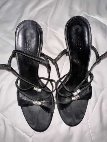 h m crna saten: Sandals, 37
