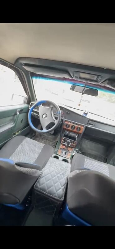 Mercedes-Benz: Mercedes-Benz