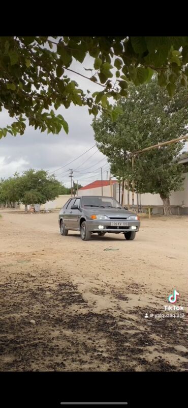 lada vaz 2104: Bezdetal. Maşın yaxşı vezyetdedi ekran salamat yağı deyşib vererem