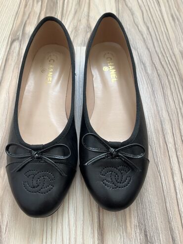 Туфли: Балетки Chanel из черной гладкой кожи.Размер 37 в отличном состоянии (