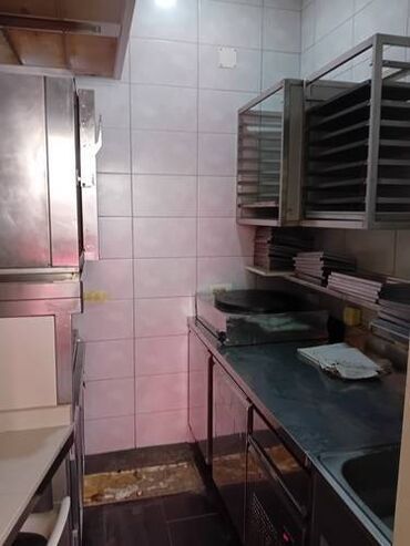 Prodavnice: Izdajem opremljen lokal, pekara, proizvodnja kolača, kuhinja. Lokal je — 6