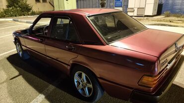 Mercedes-Benz: Mercedes-Benz 190: 2 l | 1993 il Sedan — 11