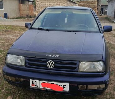 Volkswagen: Volkswagen Vento: 1993 г., 1.8 л, Механика, Бензин, Седан