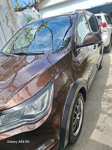 changan uni z təkər: BAIC wevan – qəhvəyi metalik rəng Xüsusiyyətlər: - Kuzov: 5 qapılı — 4