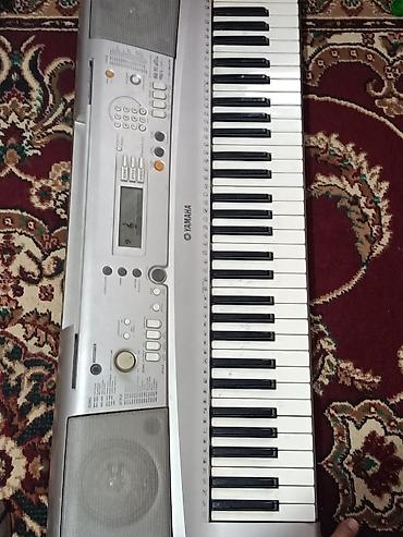 Синтезатор Yamaha (серия PSR) - 61 полноразмерная клавиша -
