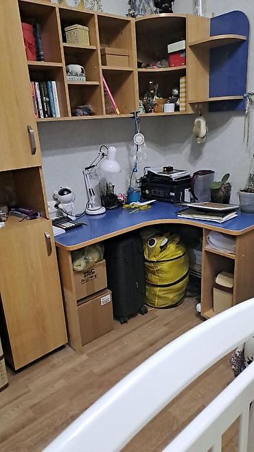 Продаю угловой рабочий стол со шкафами. Детская мебель. - Компоновка at lalafo.kg Продаю угловой рабочий стол со шкафами. Детская мебель. - Компоновка
