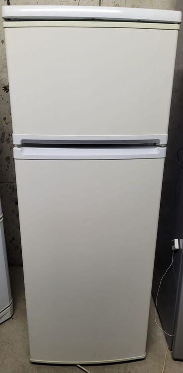 Холодильник Beko, Б/у, Двухкамерный, De frost (капельный), 60 * 145 * 60