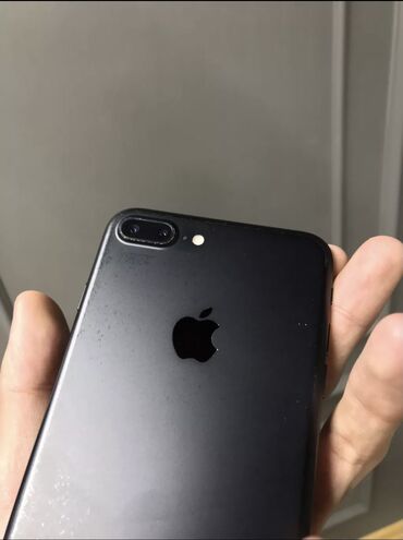 Apple iPhone: IPhone 7 Plus, Б/у, 32 ГБ, Черный, Чехол, 85 %