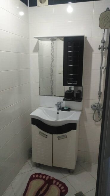 Uzunmüddətli kirayə mənzillər: Qaraçuxur məscidin yanında,5 mertebeli binanin,5 ci mertebesində,2 — 9