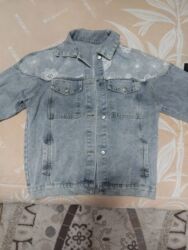 женские синие кеды: Qadınlar üçün cins gödəkçə - Rəng: açıq-mavi yuyulmuş denim