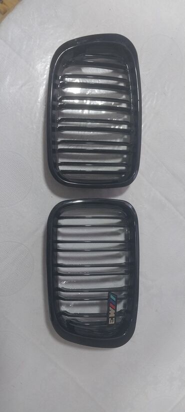 прозрачные решетки на окна: BMW ön radiator barmaqlığı dəsti (iki ədəd) - Dizayn: Parlaq qara