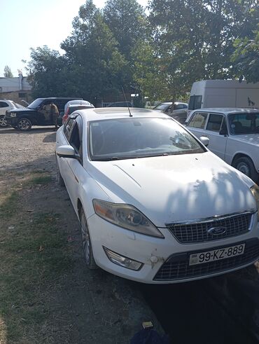 çeşqa fara: Ford Mondeo sedan, ağ rəng. - Kuzov: 4 qapılı sedan, panoramik/sürgülü