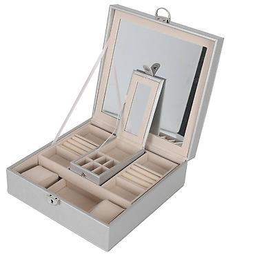 Ostali aksesoari: Organizator za nakit sa kljucem 
Izradjen od eko koze
2500 rsd — 1