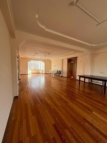 Долгосрочная аренда домов: 400 м², 7 комнат, Балкон застеклен, Видеонаблюдение, Бассейн — 11