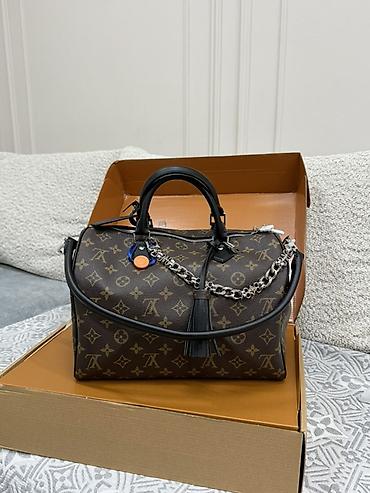 Классические сумки: Сумка Louis Vuitton в фирменном монограмном канве. Основные — 3