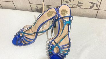 женская обувь 41: Продаются босоножки новые от бренда Аллы Пугачевой размер 40