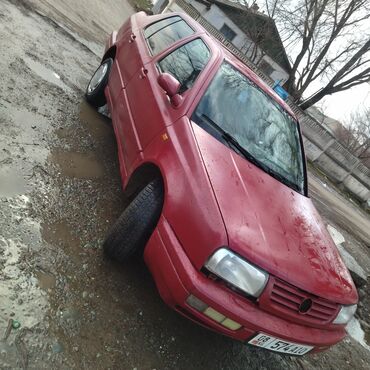 Volkswagen: Volkswagen Vento: 1993 г., 1.8 л, Механика, Бензин, Седан