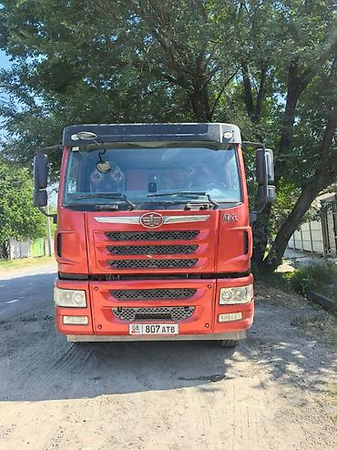 дойки ко: Самосвал FAW (6x4) Описание: - Трехосный самосвал с — 2