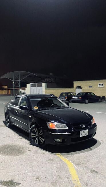 Hyundai: Əsas xüsusiyyətlər: - Kuzov: sedan, qara rəng, xrom bəzəklər - — 4