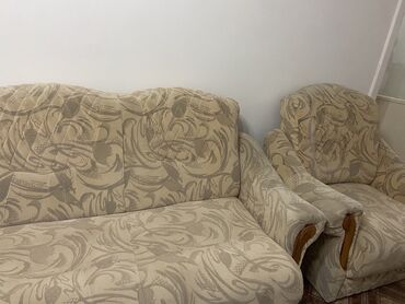 чехол на диван с креслами: Цвет - Бежевый, Б/у