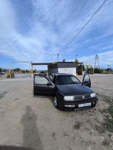машина алам арзан: Volkswagen Vento: 1993 г., 1.8 л, Механика, Бензин, Седан