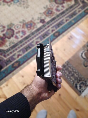 Digər kompüter aksesuarları: Təcili satıram banka borc olduğu üçün yenidir plombu üzərindədir — 8