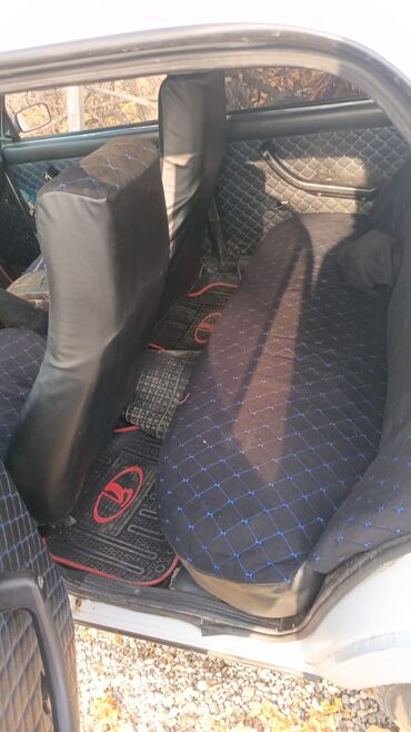 VAZ (LADA): Lada 2107 sedan – klassik ağ rəngdə, 4 qapılı. Texniki və xarici — 7