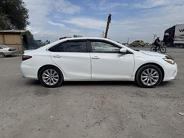 бублик машина: Toyota Camry: 2017 г., 2.5 л, Вариатор, Гибрид, Седан — 2
