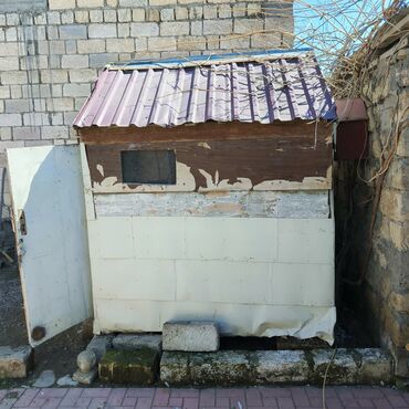 Yuvalar: Salam Aleykum Quşxana satılır istəyən olsa əlaqə saxlasın .hündürlük — 9