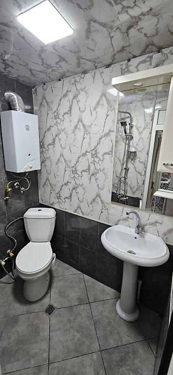 yaşam əmlak: Elmler metrosu yani 53 nömreli mekteb. Komunal qiymete daxildir. Ev — 5