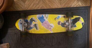 Skeytbordlar: Skateboard satılır cəmi 2 dəfə sürülüb sürülmür deyə satılır təkərləri