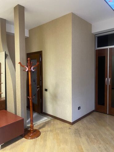 Həyət evləri və villaların satışı: Şəhər mənzərəsinə açılan balkonları olan möhtəşəm fasadlı 4 mərtəbəli — 43